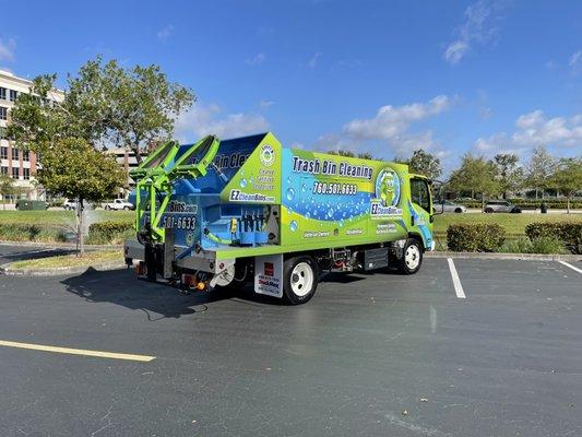 Eco-Friendly residential city-sized trash-bin cleaning service in Palm Springs, Palm Desert, Indian Wells, Indio, La Quinta, Rancho Mirage