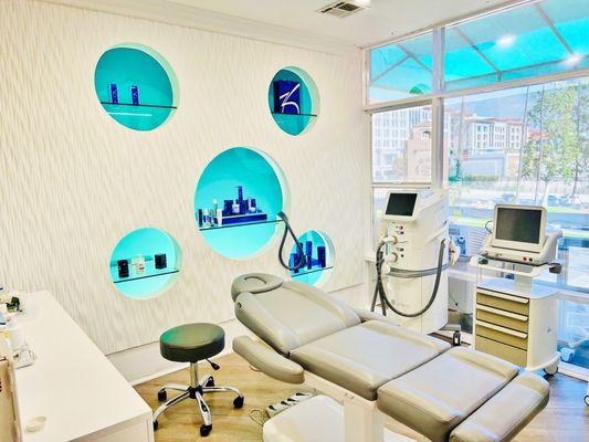 Treatment Room - Medical Spas, Weight loss, Laser Hair Removal, Body Contouring, Botox, Facials, Acne, Skin Care, Men Hair Restoration