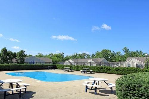 River Pointe Apartment Homes Sparkling Pool