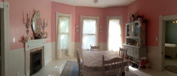 Pretty & pink dining room