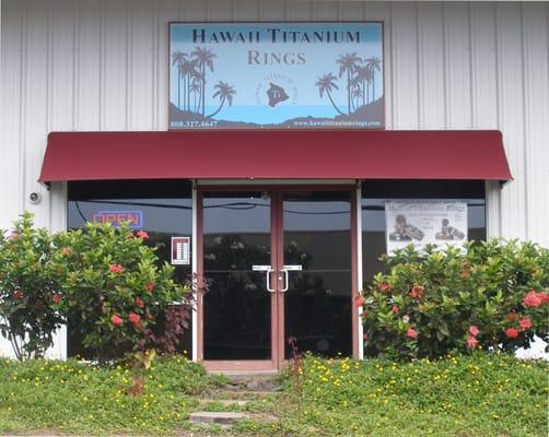 Hawaii Titanium Rings-This photo is our new location above Kona Costco on Kamanu Street