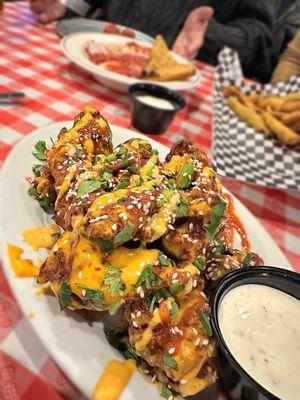 Boom boom wings- Creamy Chili Sauce/Sesame Seed/ Sriracha/Cilantro/Green Onion