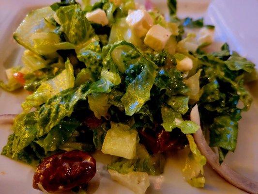 Mediterano Salad is fresh and crispy!