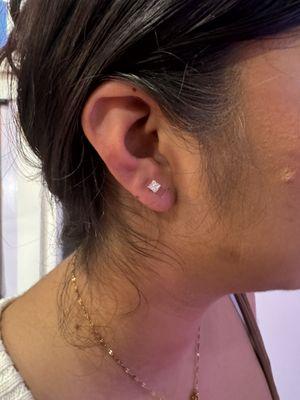 Ear lobe piercing