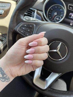 Dem nails tho!