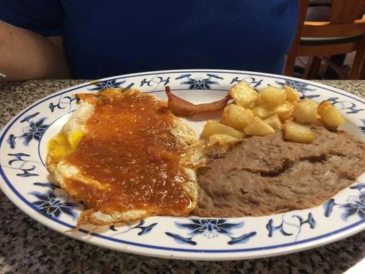 Huevos Rancheros con Tocino