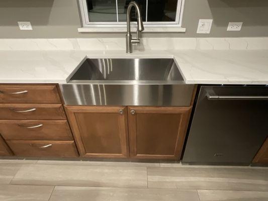 Retrofit farm sink with new quartz countertop