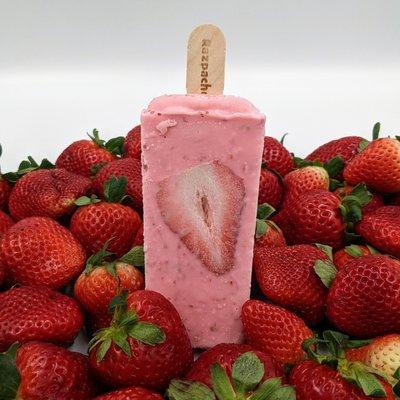 Creamy strawberry paleta