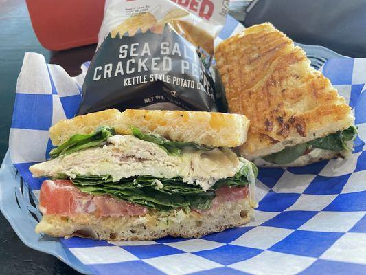 Basil Chicken Sandwich with chips