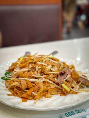 Beef Chow Fun with bean sprouts