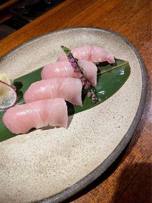 Hamachi Nigiri