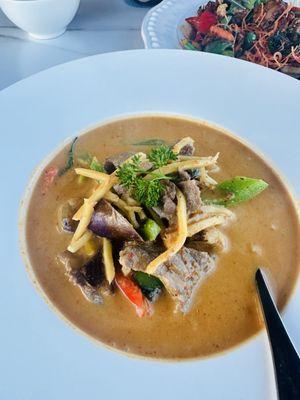 Red curry beef