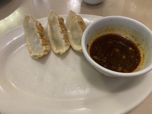 Pot stickers/chili sauce