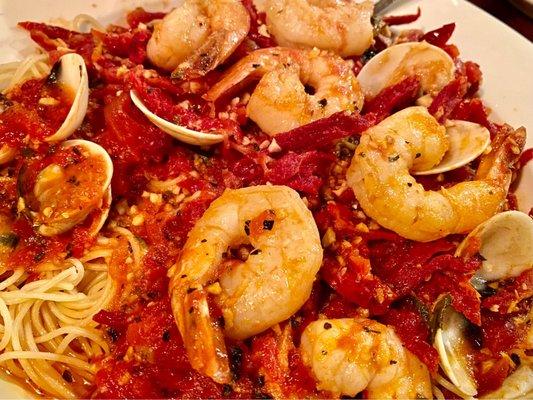 Pasta, Louis, with shrimp, clams, sun-dried tomatoes, and a tomato basil sauce.