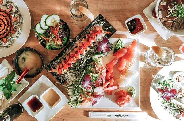 What your table looks like when you invite your foodie friend to lunch! See anything you like?? #ginzagr #grandrapidsfoodie #sushi #ramen