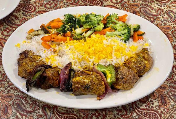 Tenderloin kebabs with vegetables