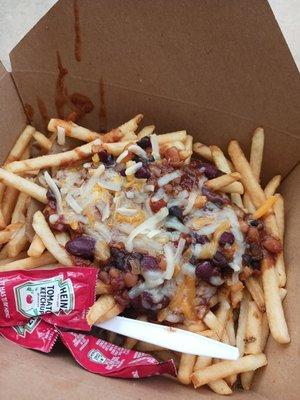 Veggie chili fries