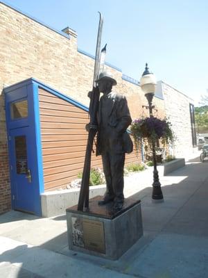 Emmet Bud Wright Statue