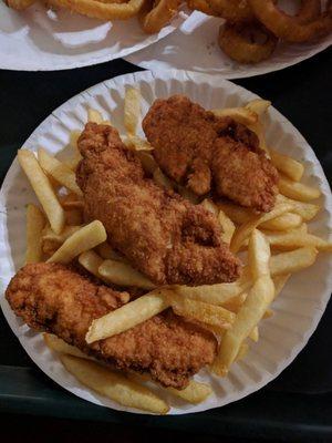 Kids chicken fingers with fries