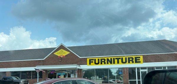 Felt bullied by owner Lee Furniture - Raeford Rd