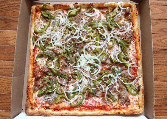 Sausage, green pepper, onion pizza - excellent