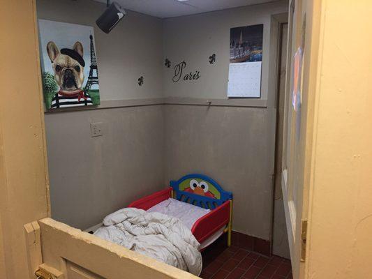 Deluxe room with toddler bed