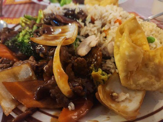 Beef and Broccoli Combination Plate