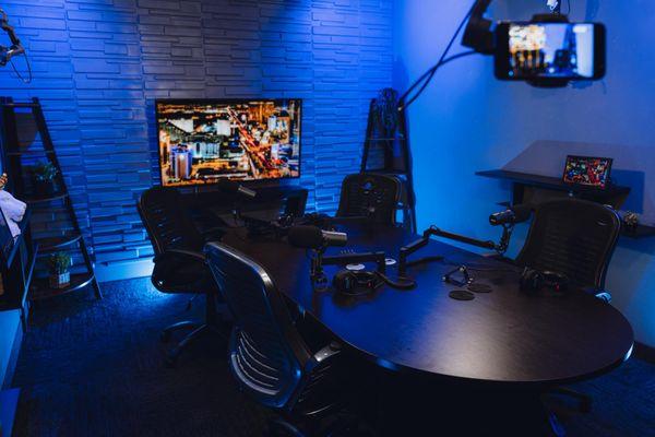 Studio B in a Blue Look