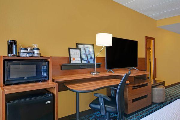 Queen/Queen Guest Room - Work Area