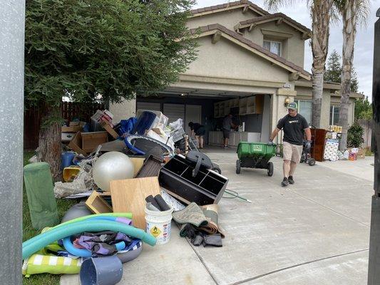 How much does garage clean out cost? Give us a call for a free estimate. 209-665-5584.