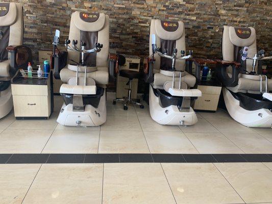 Dirty, dusty floors. Pedicure chairs have not been cleaned