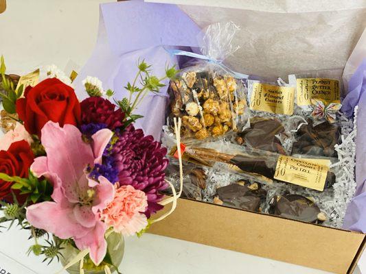 Chocolate Gift Box With Flowers