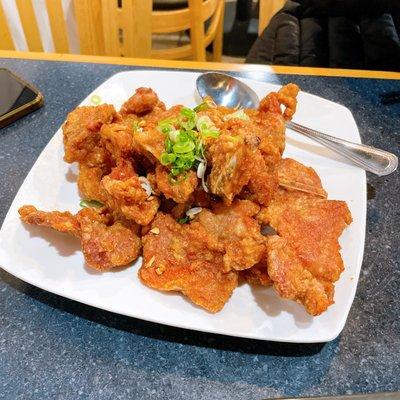 Salt and pepper fried ribs (椒盐排骨).