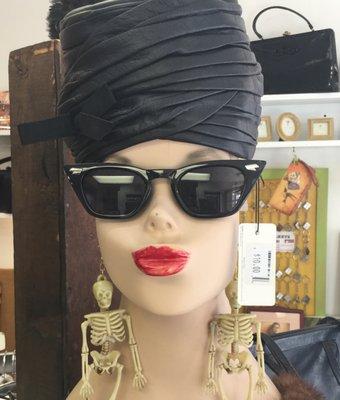 Cat eyes and vintage turban