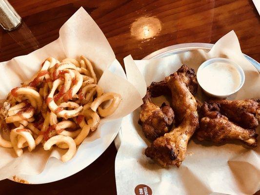 Smoked Texas BBq Wings with curly fries