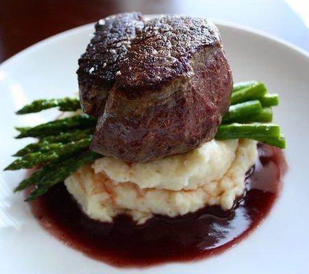 The Palto Pan seared beef paired with celery root puree and sautéed asparagus (Paleo dish)