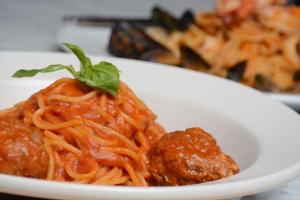 Spaghetti con Polpette di Manzo: Spaghetti Pasta; Meat Balls and Tomato Sauce