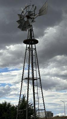 No barn is complete without a windmill, does not fail!!