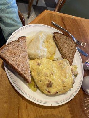 Island omelette, grits, toast.  Yum!