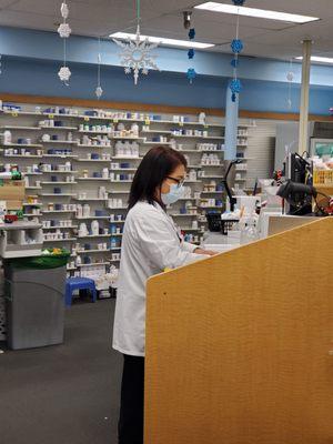 Ladies and gentlemen meet Erlinda. The WORST PHARMACIST EVER.