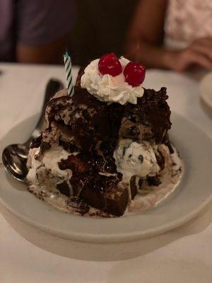 Peanut Butter Brownie Sundae -- OMG SO GOOD!!