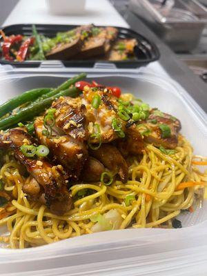 housemade organic noodle, cabbage, carrots, kale, pickled smoked pepper, spring onion, fried garlic, vegetable, chili oil, togarashi, evoo