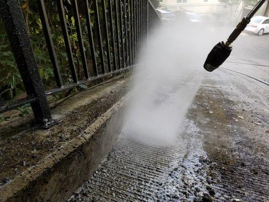 Turbo-tip pressure washing