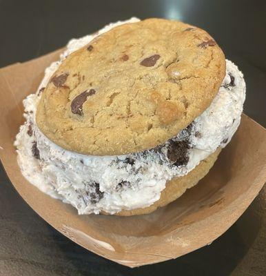 Original cookie sandwich with cookies n cream ice cream