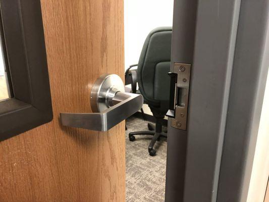 Commercial lock installation, Chelsea, Manhattan, NY 10010