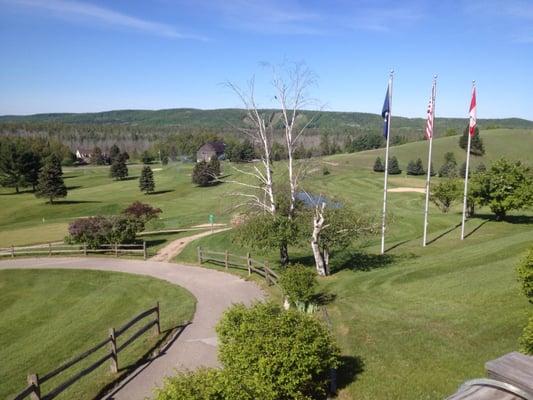 Springbrook is a beautiful 18 hole golf course located in Boyne Falls. It is suitable for  beginners and experienced golfers.