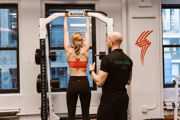 Here's another fantastic shot of Lisa's back as she hangs before another set of pull ups. Look at her tone!