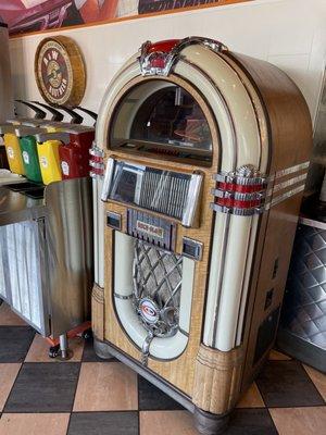 Working jukebox.