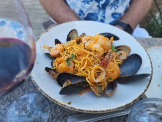 Spaghetti di frutti di mare (sp?)