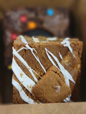 Cookie Butter Blondie